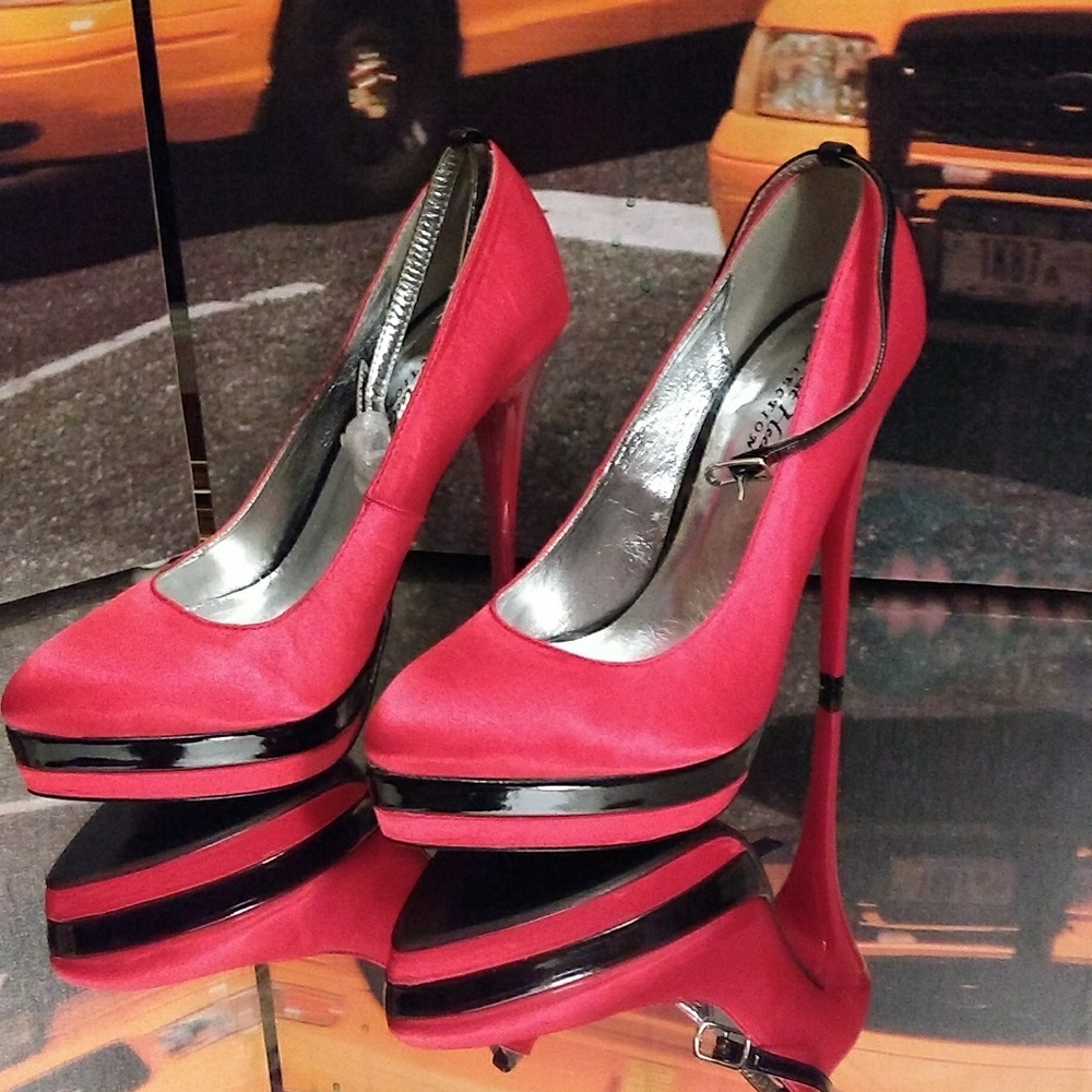 Red heels - Picture 2 of 7